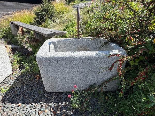 Granitbrunnen rechteckig aus Polen