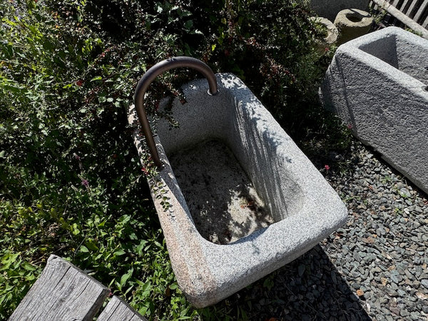 Granitbrunnen rechteckig Seitenansicht
