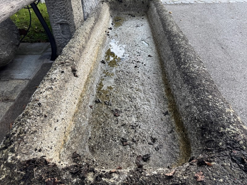 Alter Granitbrunnen rechteckig Brunnenbecken