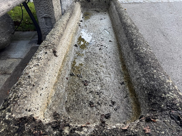 Alter Granitbrunnen rechteckig Brunnenbecken