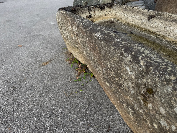 Alter Granitbrunnen rechteckig Rand