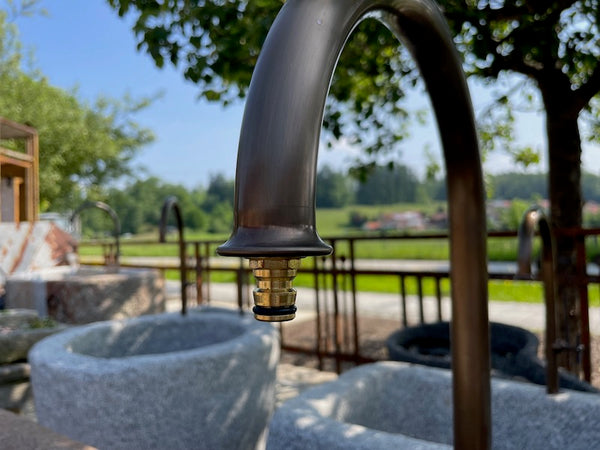 Granitbrunnen rechteckig mit Einlauf Detail Anschluss