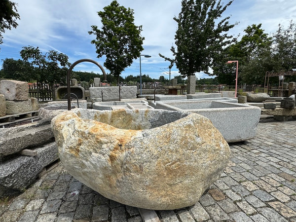 Findlingsbrunnen aus Bayern