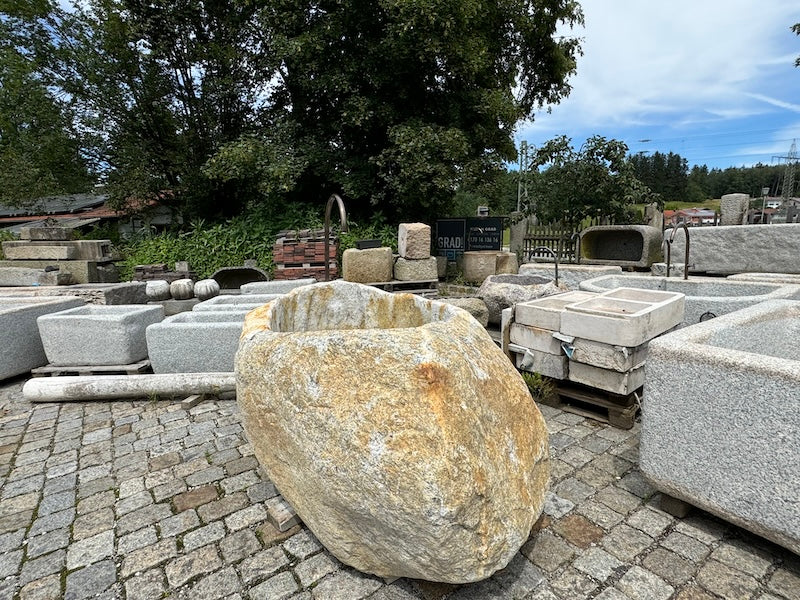 Findlingsbrunnen Bayern Oberfläche