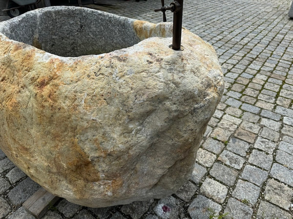 Findlingsbrunnen Bayern