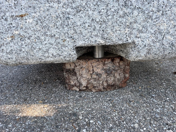 Granitbrunnen rechteckig mit Einlauf Detail Anschluss