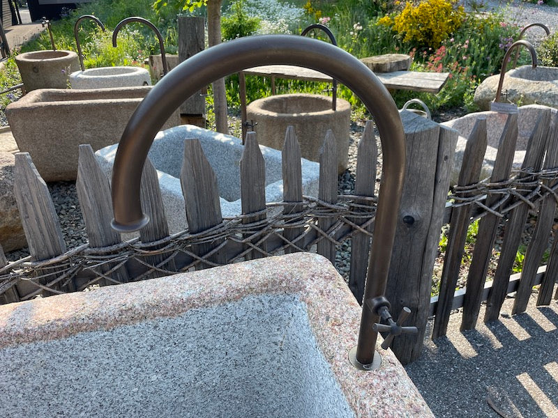 Granitbrunnen rechteckig mit Einlauf Detail