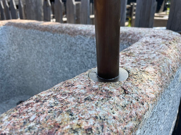Granitbrunnen rechteckig mit Einlauf
