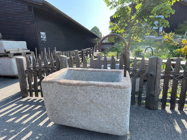 Granitbrunnen rechteckig mit Einlauf aus Bayern