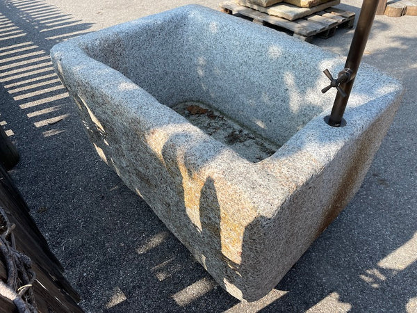 Kleiner Gartenbrunnen Rückansicht