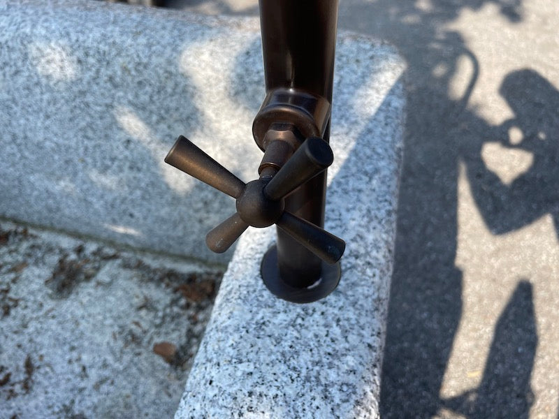 Wasserhahn für kleinen Gartenbrunnen