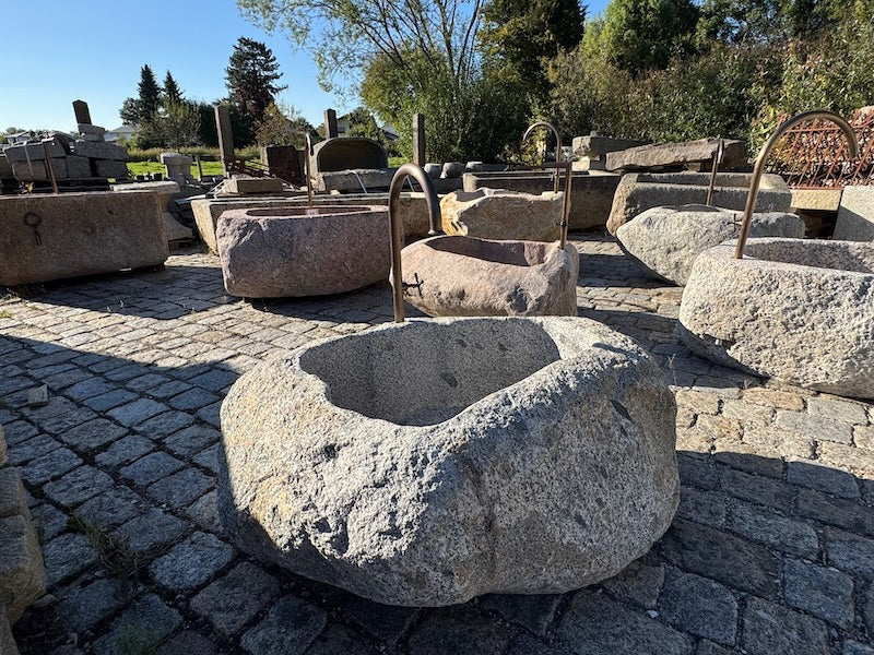 Findlingsbrunnen anthrazit Befestigung Wassereinlauf