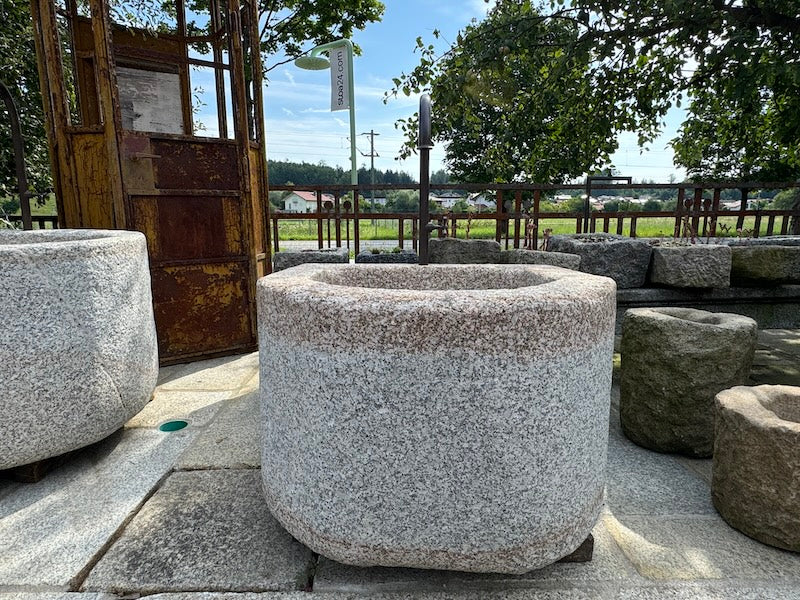 Granitbrunnen Garten