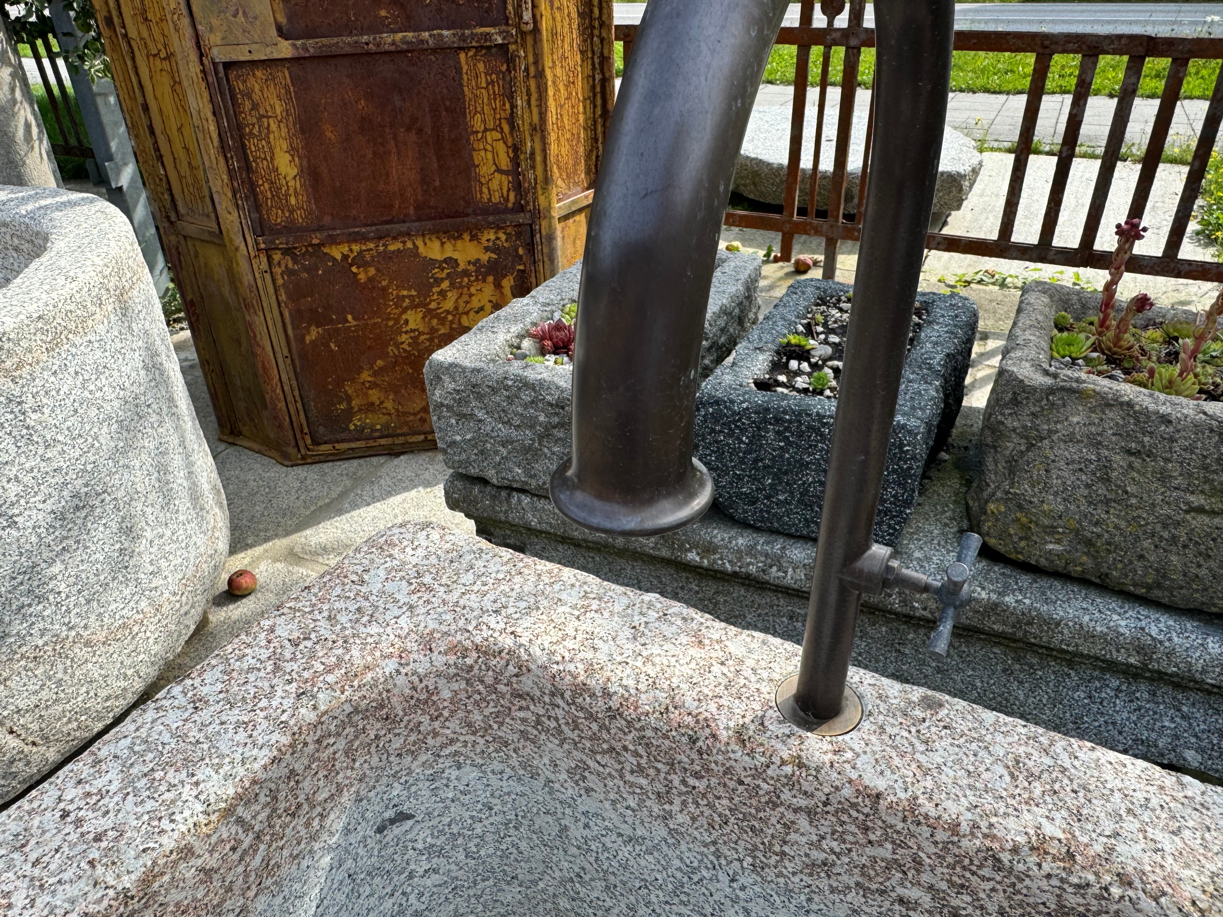 Granitbrunnen Garten