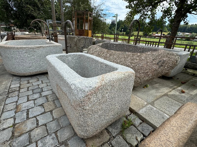 Granitbrunnen rechteckig Oberfläche