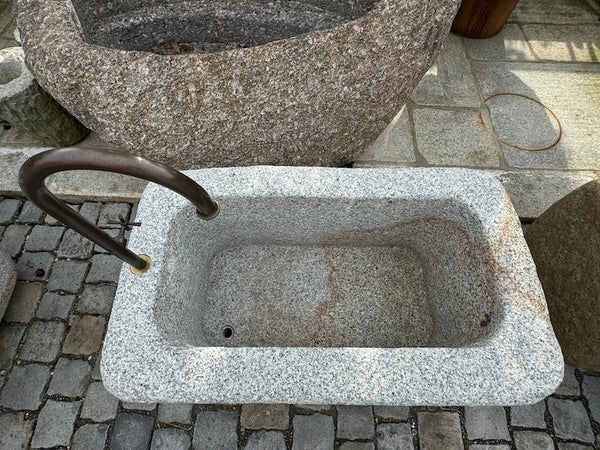 Granitbrunnen rechteck Seitenansicht