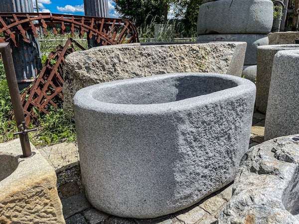 Granitbrunnen oval