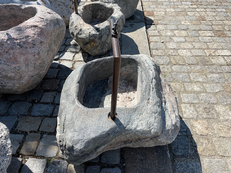 Findlingsbrunnen aus Schlesien Brunnenbecken