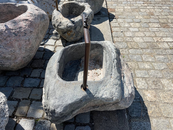 Findlingsbrunnen aus Schlesien Brunnenbecken