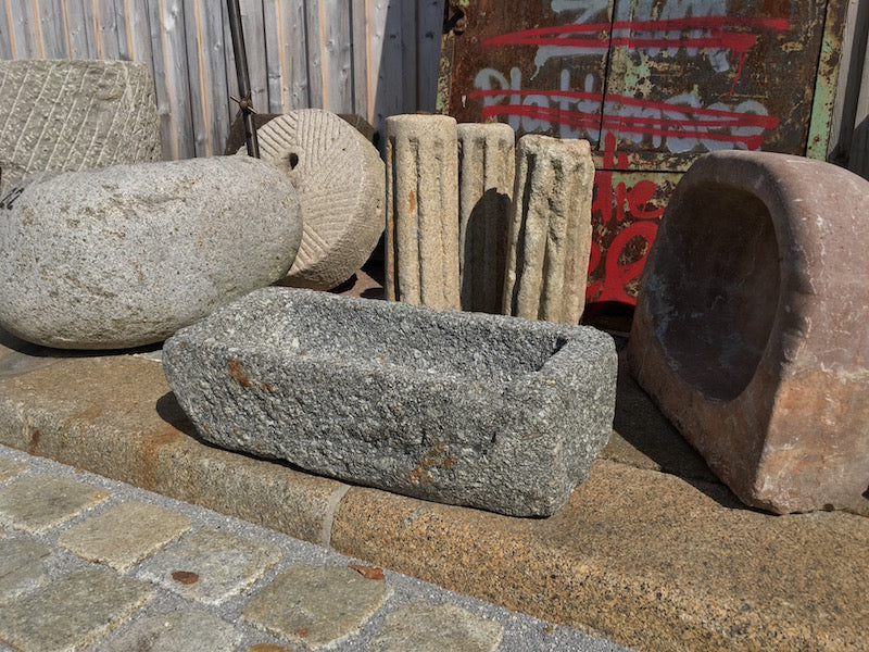 Kleiner Steintrog aus Granit