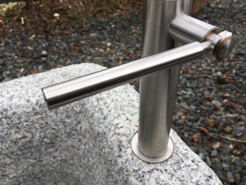 Wasserhahn Brunnen Edelstahl Detail Schieber