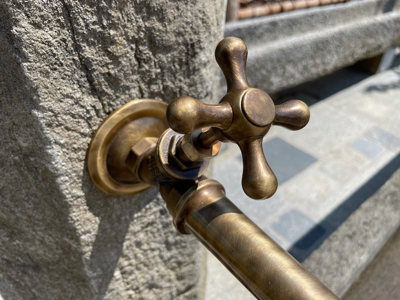Wasserhahn Wandmontage Garten mit Handrad