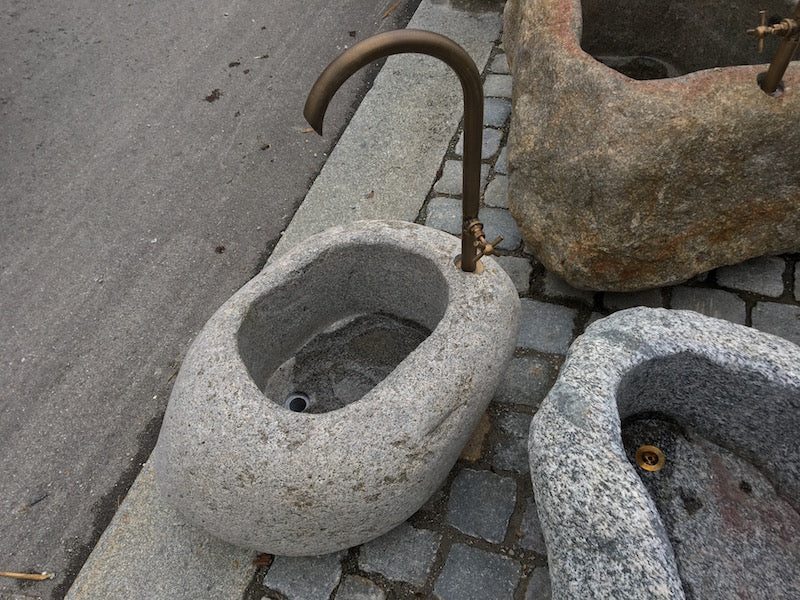 Findlingsbrunnen Farbe rosè Draufsicht