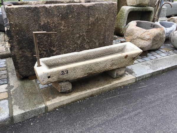 Wassertrog mit Wassereinlauf