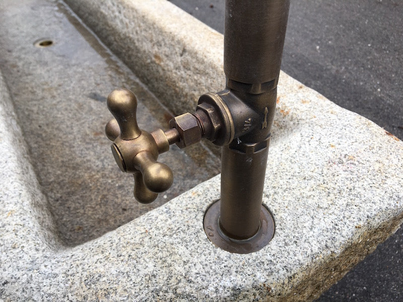 Wassertrog Naturstein Antik Brunnen mit Wassereinlauf - sehr alte Stein ...