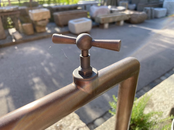 Brunnentrog mit Wassereinlauf