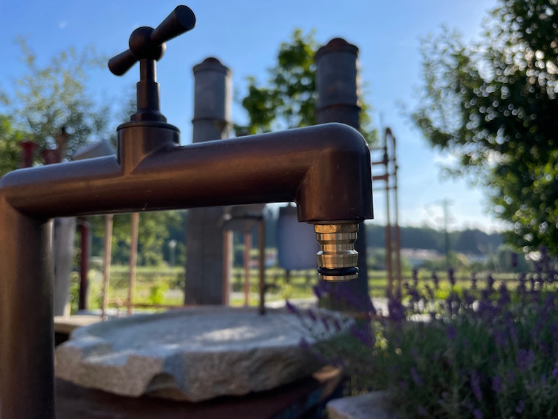 Brunnentrog mit Wassereinlauf