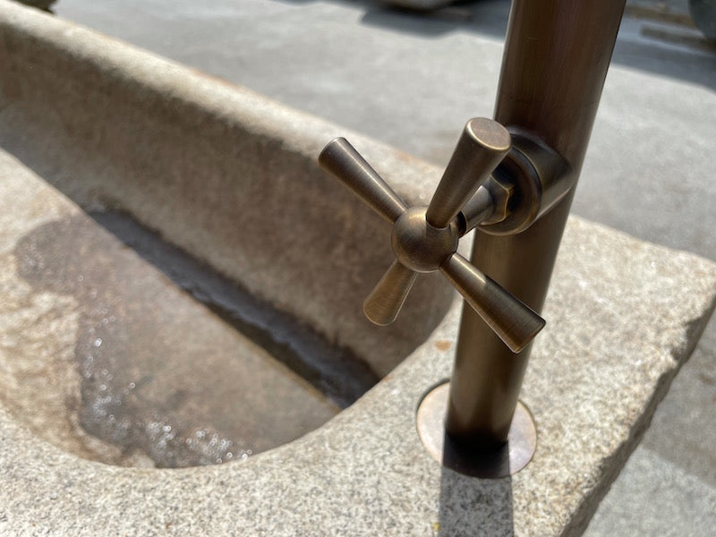 Wasserhahn für Brunnentrog