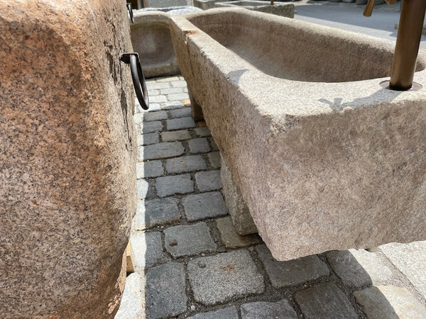 Oberfläche Brunnentrog