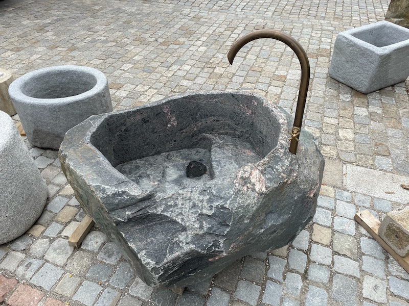 Gartenbrunnen Stein modern