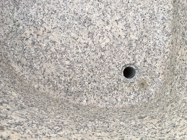 Blattförmiger Granitbrunnen Bohrung