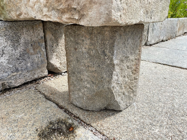 Oberfläche Natursteinbrunnen Garten