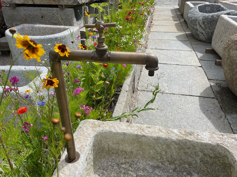 Natursteinbrunnen Garten Handrad Wasserhahn