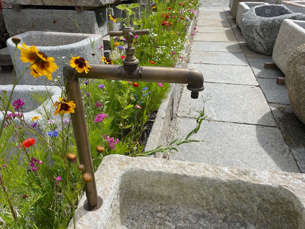 Natursteinbrunnen Garten Handrad Wasserhahn