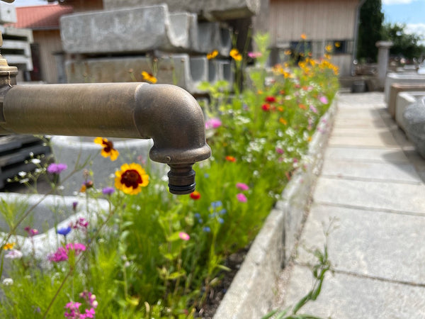 Natursteinbrunnen Garten Wassereinlauf