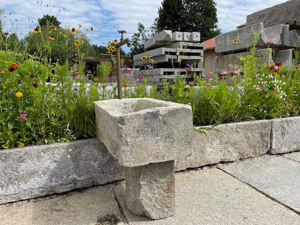 Natursteinbrunnen Garten Details
