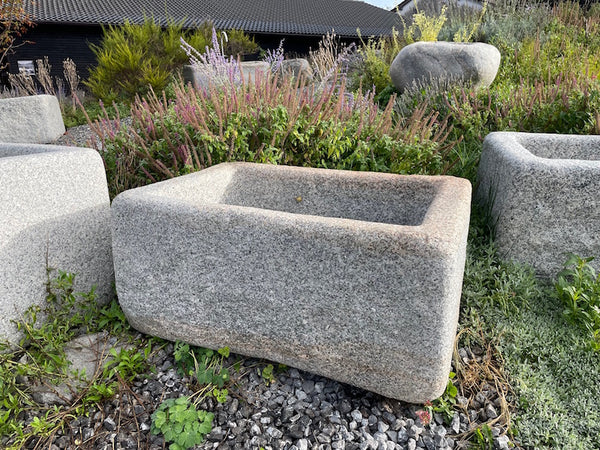 Granitbrunnen Österreich Seitenansicht