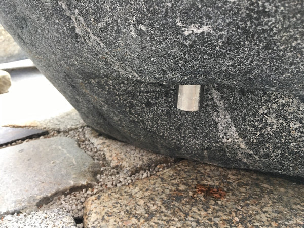 Findlingsbrunnen aus Diabas