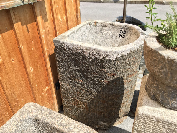 Diorit Steintrog Seitenansicht