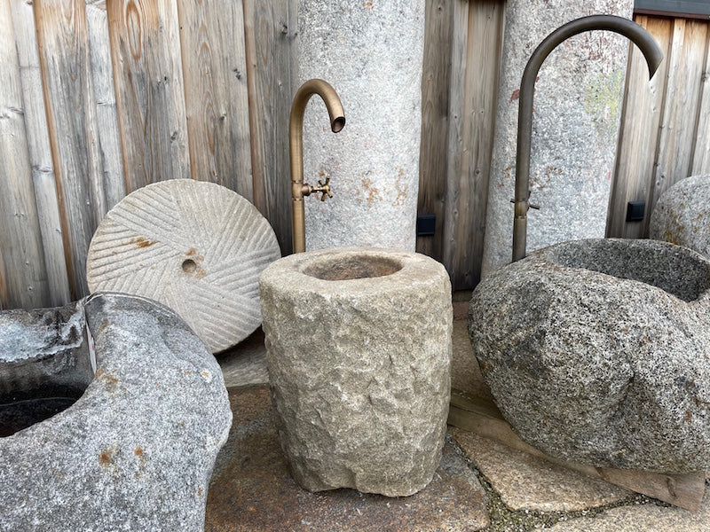 Steinbrunnen rund Garten