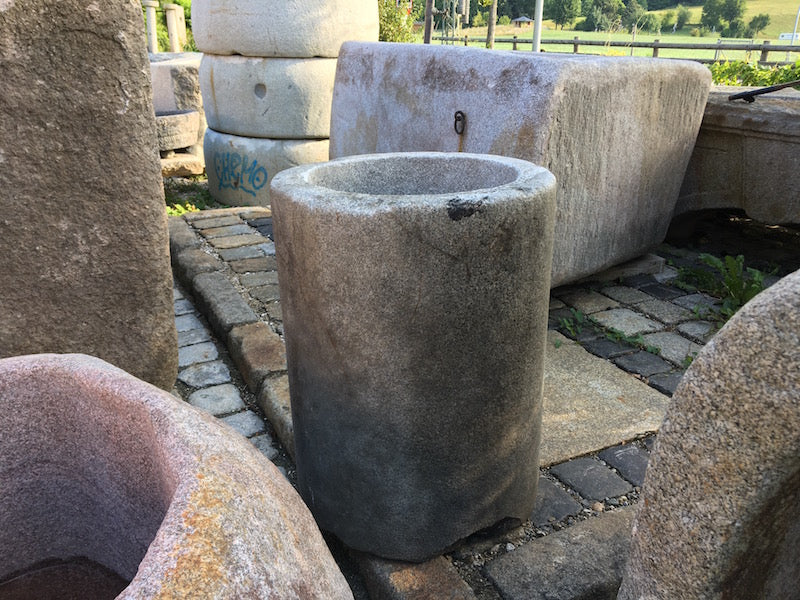 Granitgefäß Seitenansicht