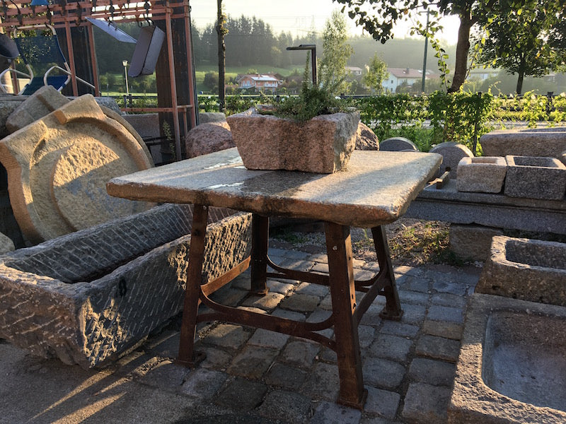 Granittisch Garten