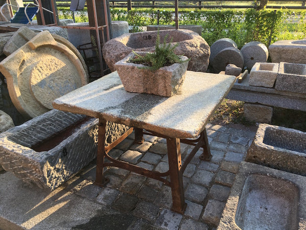 Granittisch Garten mit Metalluntergestell