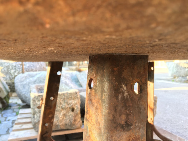 Granittisch Garten Detail Metall