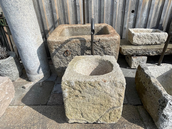 Alter Granitbrunnen Draufsicht