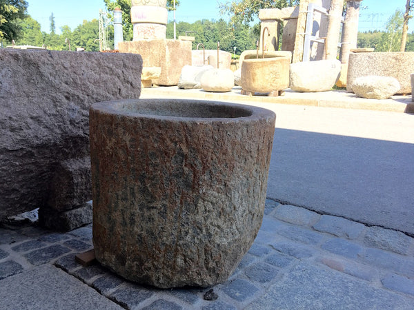 Altes Granitgefäss